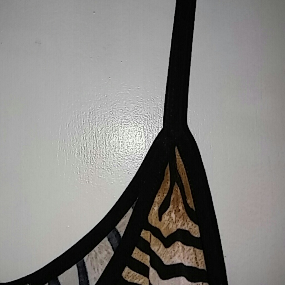 Cold shoulderTop - Picture 4 of 4